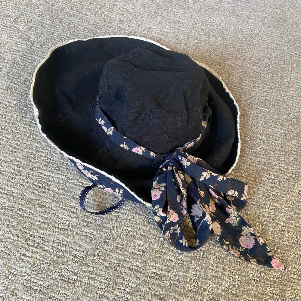 Chic Black Navy Floral Women's Sun Hat